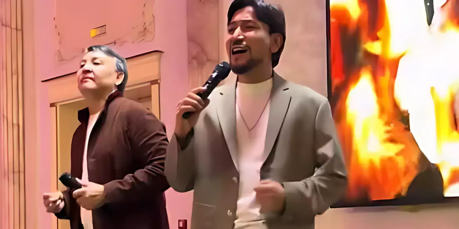 Соққыға жығылған «Нұр-Мұқасан» тобының әншісі жаңа әнін шығарды