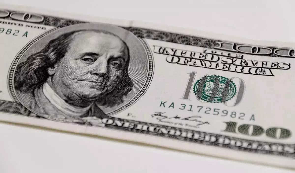 Доллар и евро ослабли 16 декабря в Казахстане