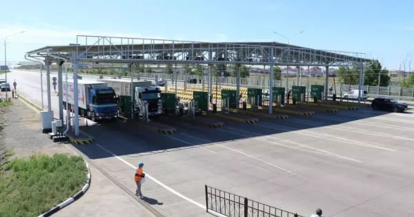 В Казахстане упростят правила проезда по платным дорогам.