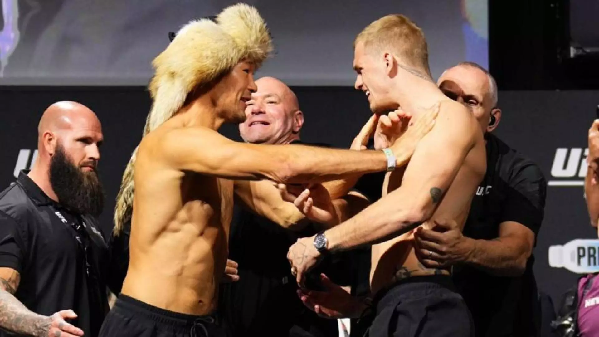 Рахмонов без боев больше года поднялся в рейтинге UFC