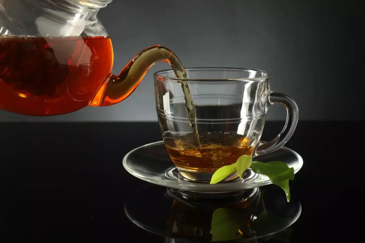 Не алкоголь, но все же: после какого выпитого чая нельзя садиться за руль