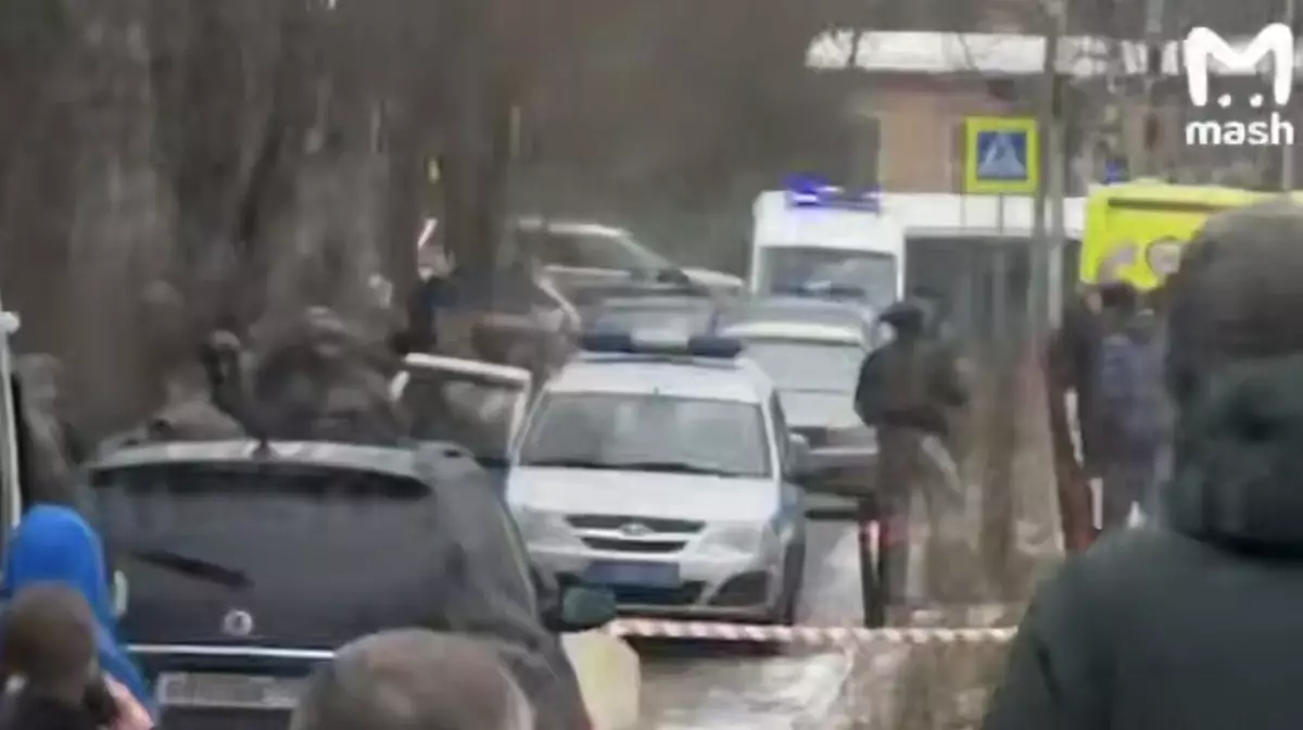 Подросток в балаклаве устроил резню в элитной подмосковной школе