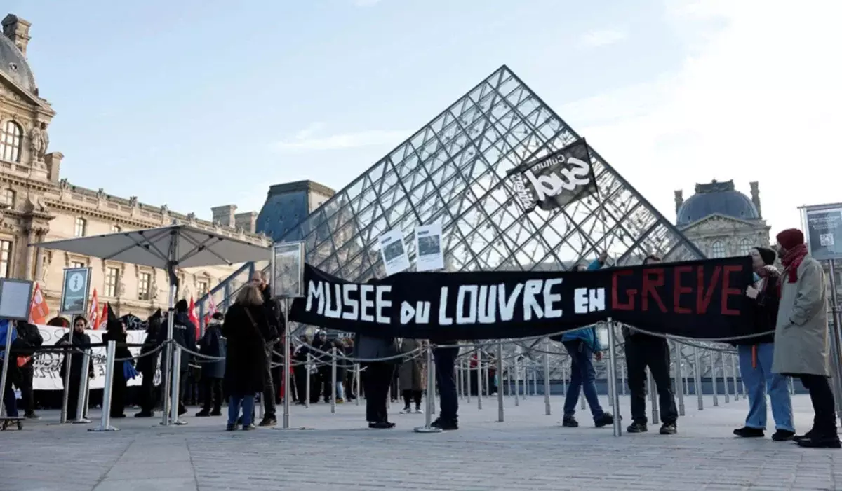 Забастовка работников парализовала работу Лувра