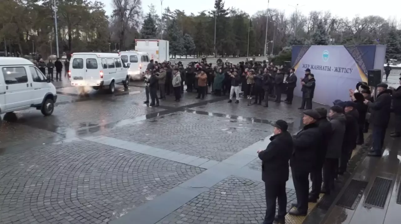 Новые автомобили получили учреждения культуры области Жетысу