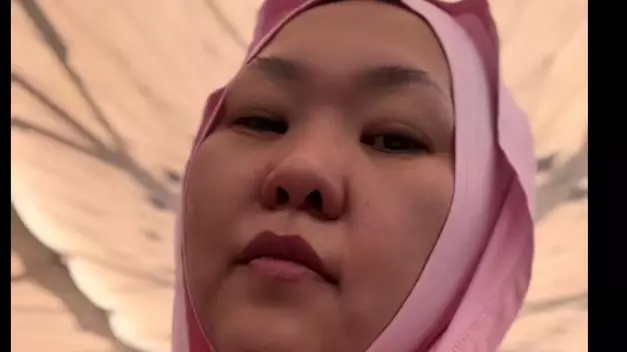 "Зайырлы елде мұсылман әйелге жағдай жасалмаған"деген діндар қыз Ислам еліне жарнама жасады