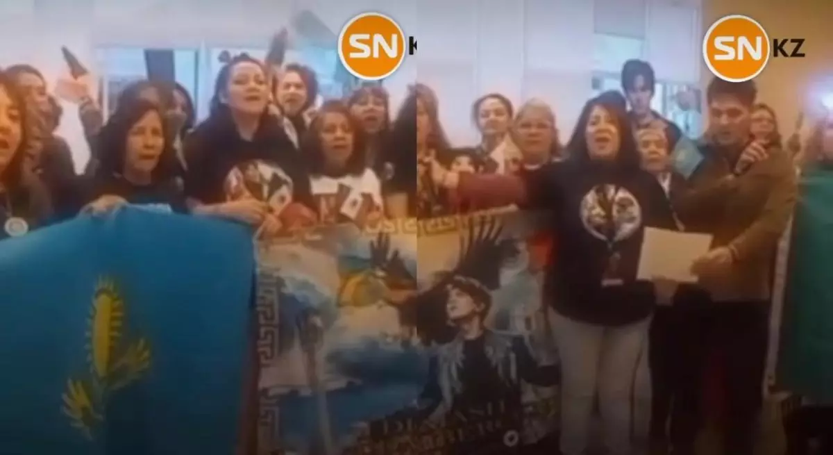 Димаштың мексикалық жанкүйерлері Тәуелсіздік күнінде әнұран орындады (ВИДЕО)