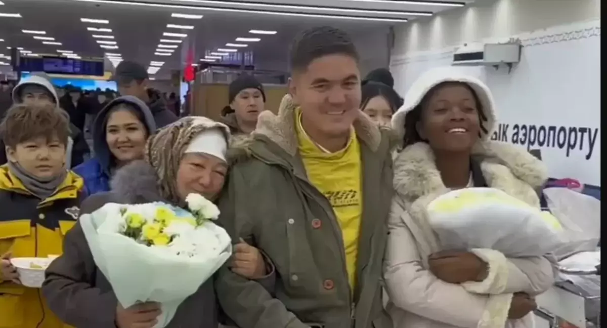 Қырғыз велосаяхатшысы Африкаға  барып, жергілікті қызға үйленді