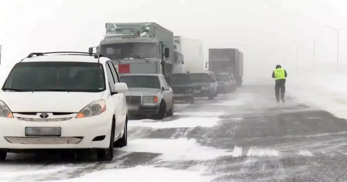   Жол жабылғаны туралы ескертуді елемеген жүргізушілер қомақты айыппұл төлейді   