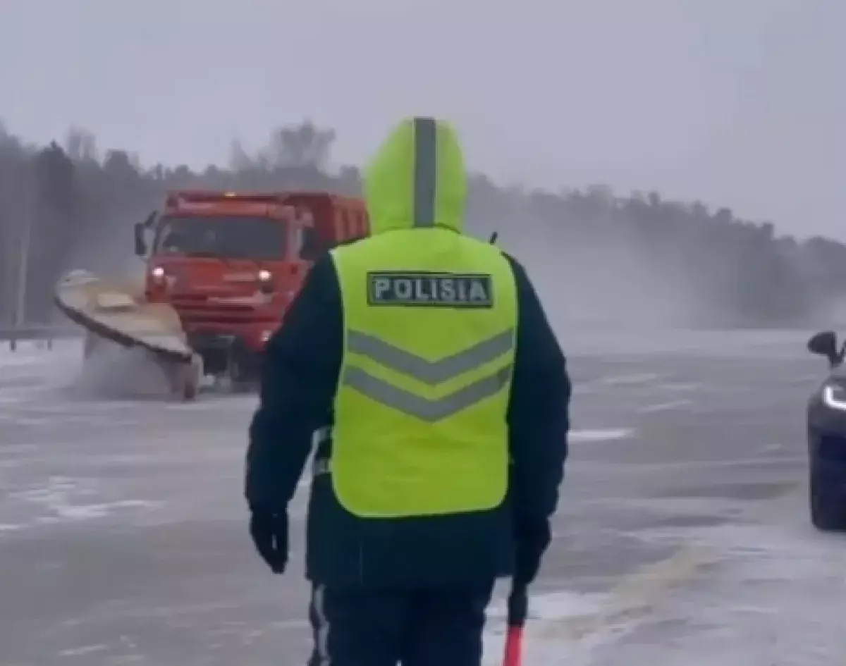 Несмотря на предупреждения: в Акмолинской области сопроводили около 3 тысяч автомобилей