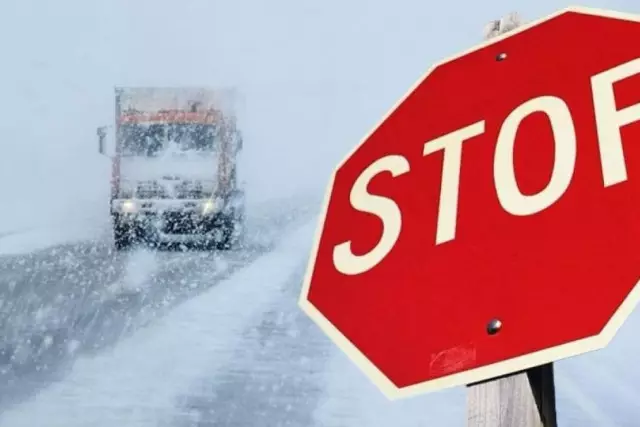 Жол жабылғаны туралы ескертуді елемеген жүргізушілер қомақты айыппұл төлейді
