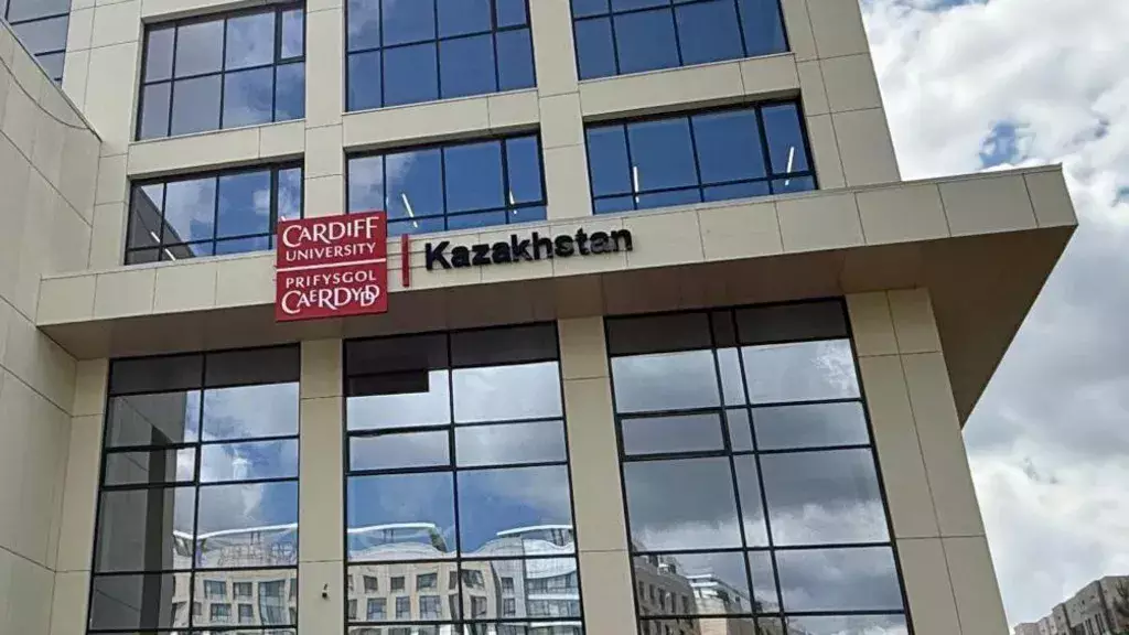 Дорогостоящий кампус Кардиффа в Казахстане раскритиковали валлийские консерваторы.