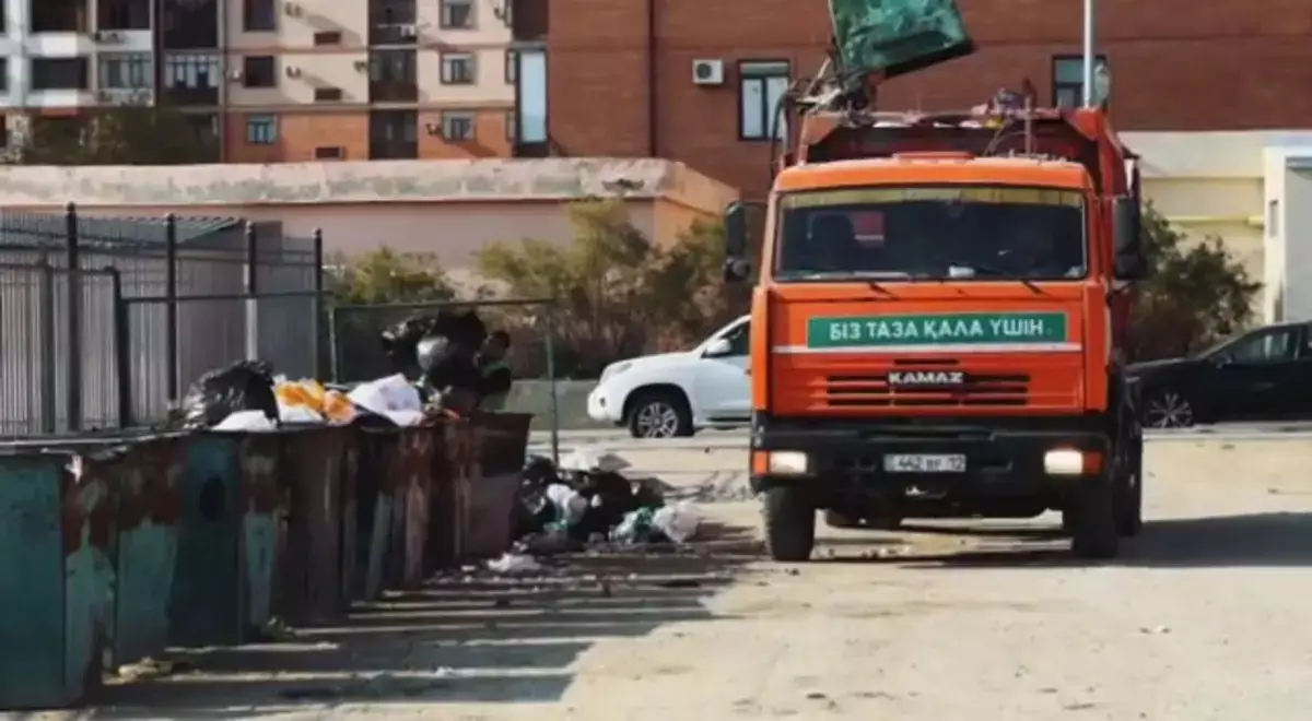 Человек труда: 25-летний житель Актау поделился мыслями о своей работе по уборке города - новости на Lada.kz 16.12.2025