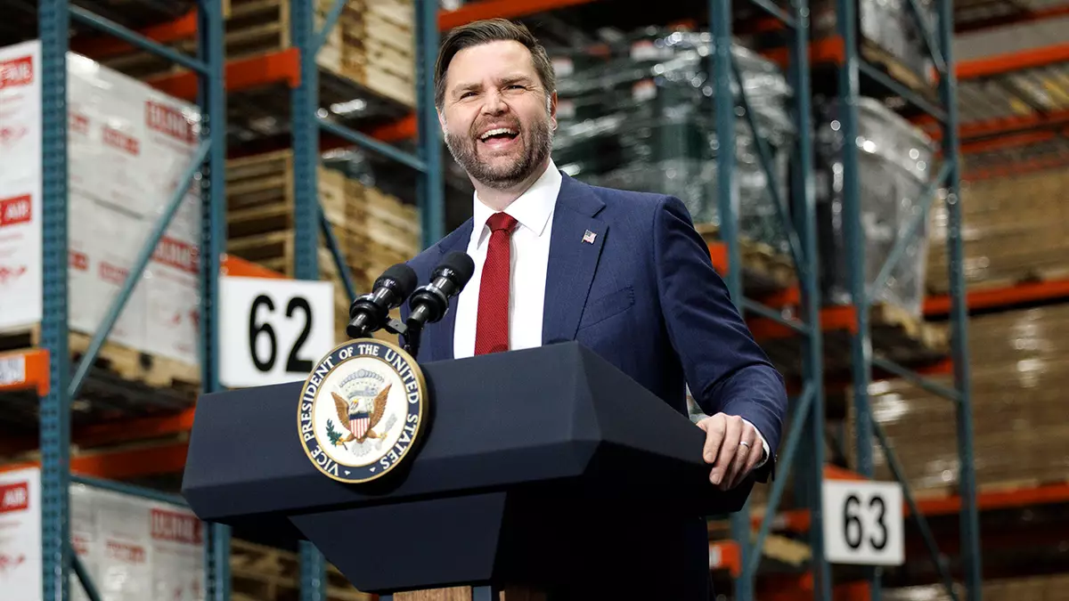 Вэнс заявил «синим» штатам, что им «стоит попробовать нанимать американцев», прежде чем судиться из-за взлетевших при Трампе сборов за визы.