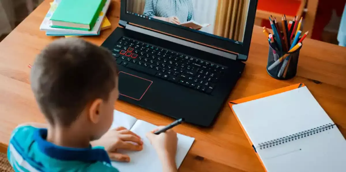 Астанада бүгін бірінші ауысым оқушылары қашықтан оқиды