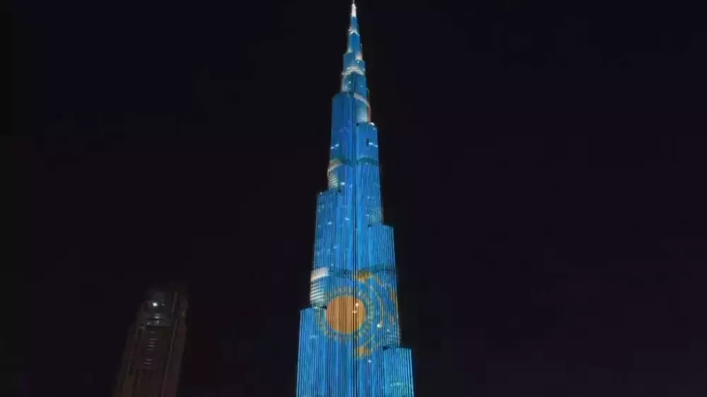 Самое высокое здание в мире подсветили в цвета казахстанского флага