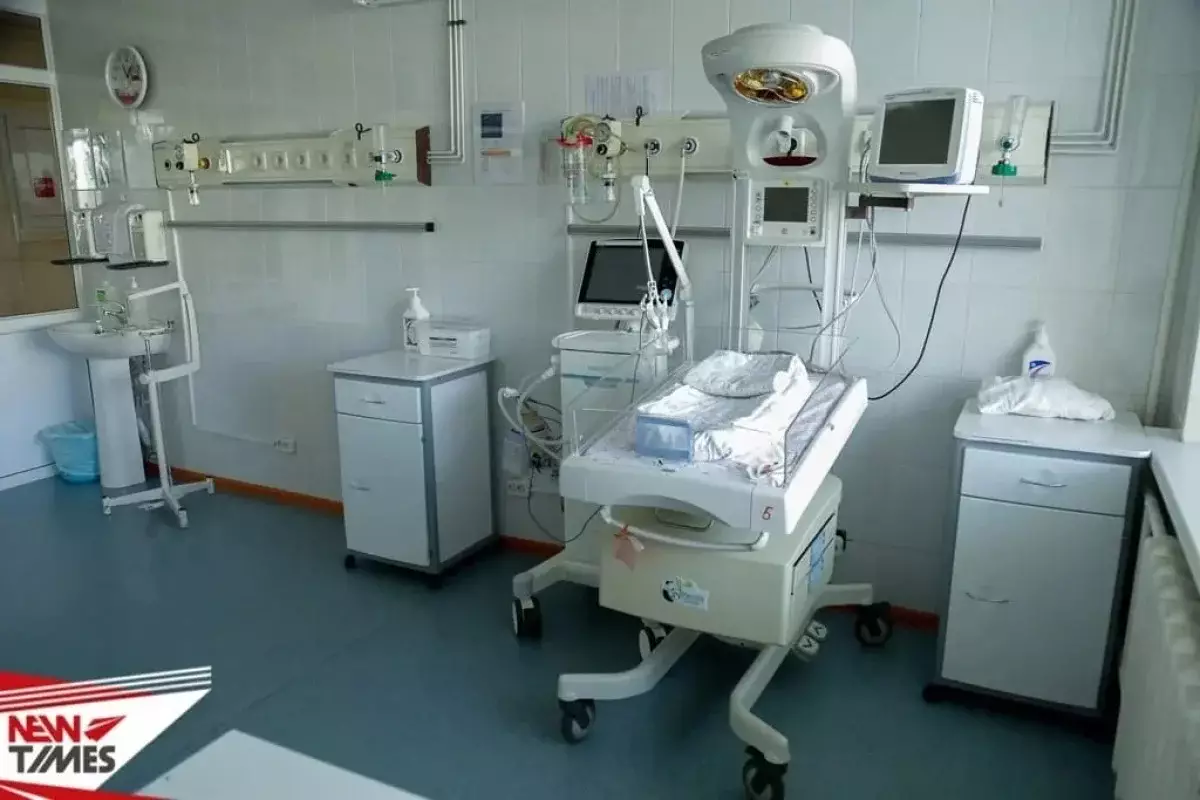 Шымкентские хирурги спасли новорожденного с редкой патологией