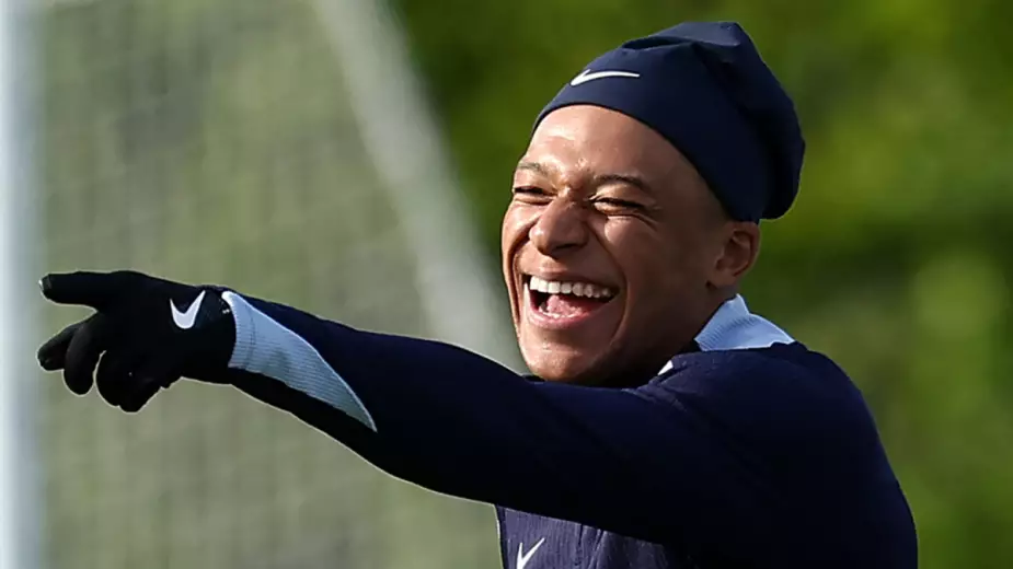 ПСЖ должен Мбаппе 60 миллионов евро по решению суда