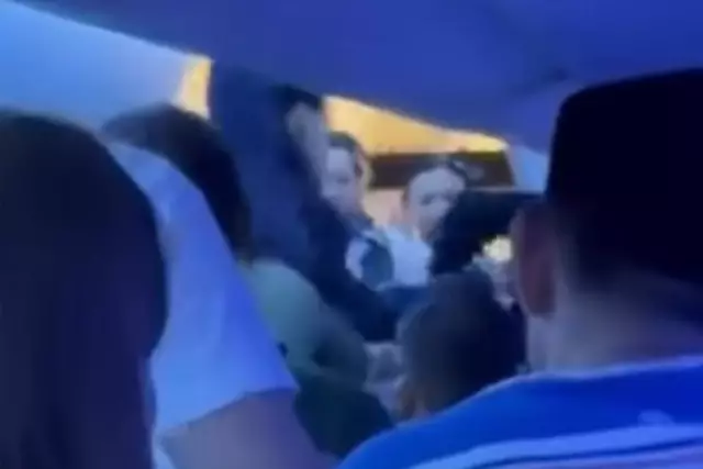 Алматыдан ұшқан ұшақ бортында төбелес болған (ВИДЕО)