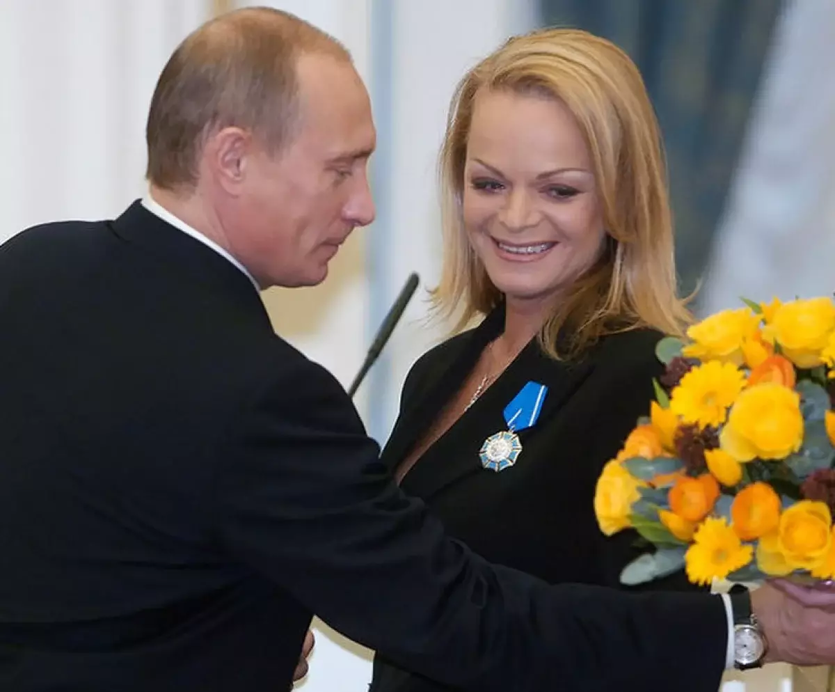 Суд отказал Ларисе Долиной: квартира возвращена покупательнице