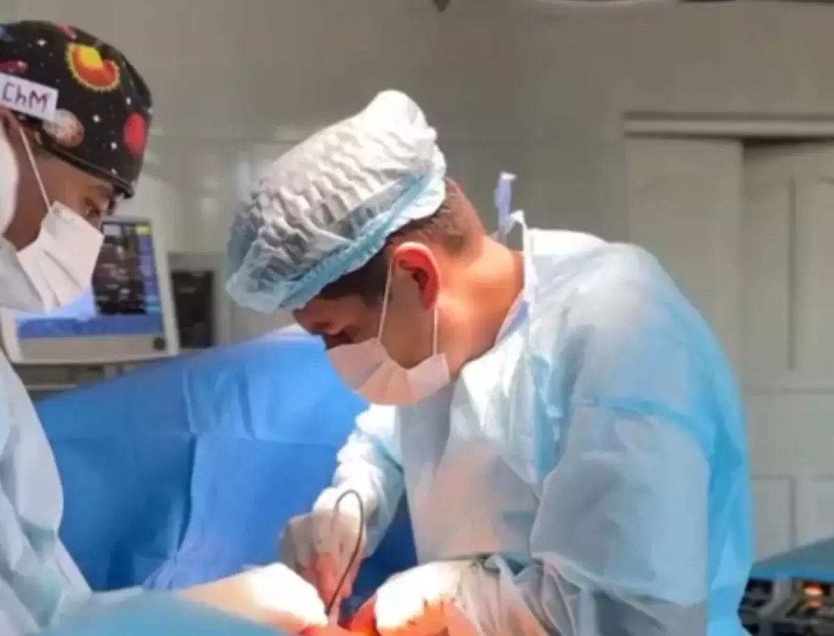 Второй шанс: в Алматы пациенту вернули возможность ходить