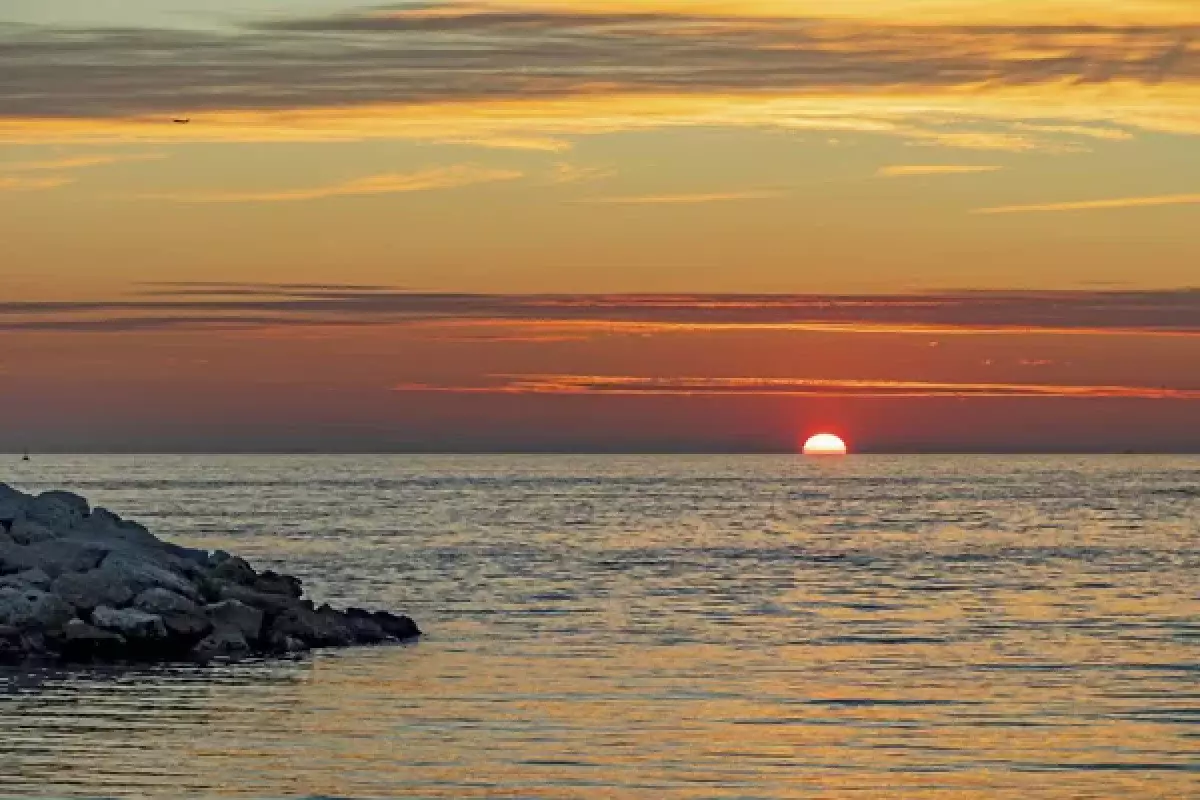 Необычное природное явление в Турции: море внезапно ушло с берега