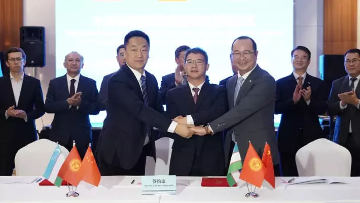 КНР предоставит кредит в 2,3 млрд долларов для строительства ж/д в Узбекистан