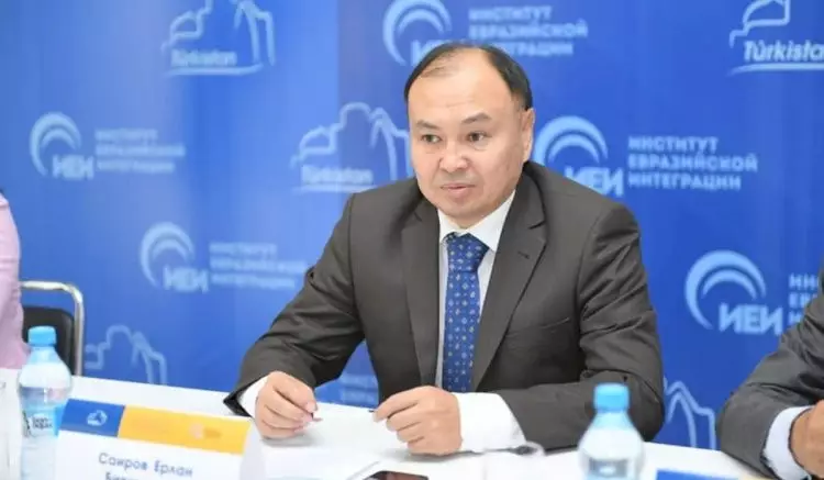 “Бұл не деген бассыздық?“ Депутат руға бөлінуді насихаттайтын фильмді сынады