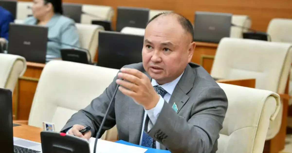   Ерлан Саиров ұлттың бірлігін ішінен құртатын қауіпті тенденция киноға да жеткенін айтты   