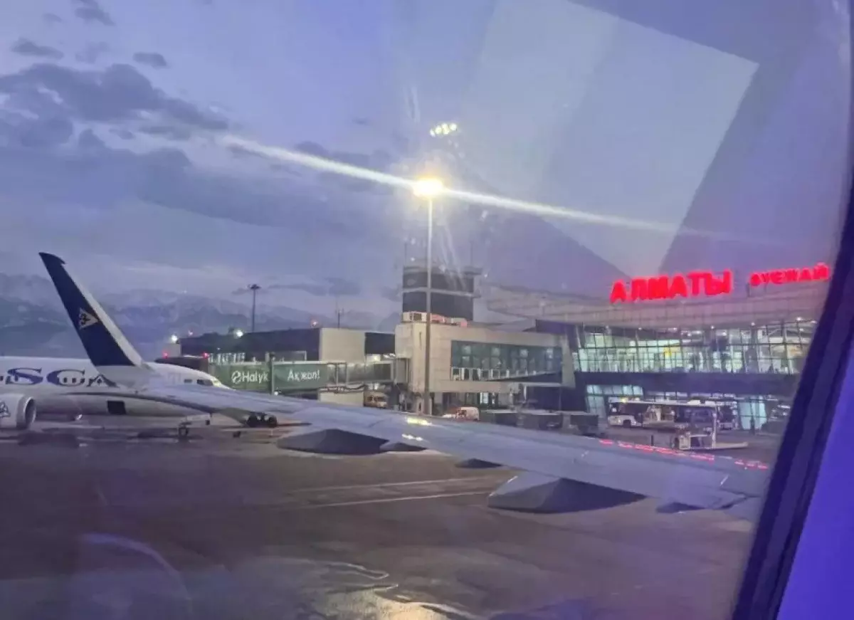 «Слава Богу приземлились»: самолёт Air Astana подал сигнал бедствия над Алматы