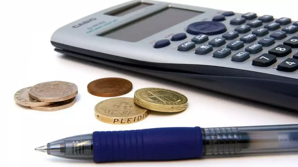 Подарки, свадьбы и сборы на лечение: Минфин объяснил правила налогового контроля