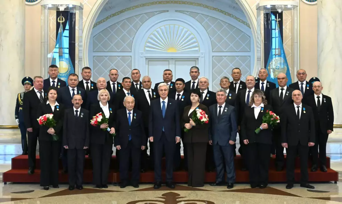 Президент вручил госнаграды за заслуги в энергетике