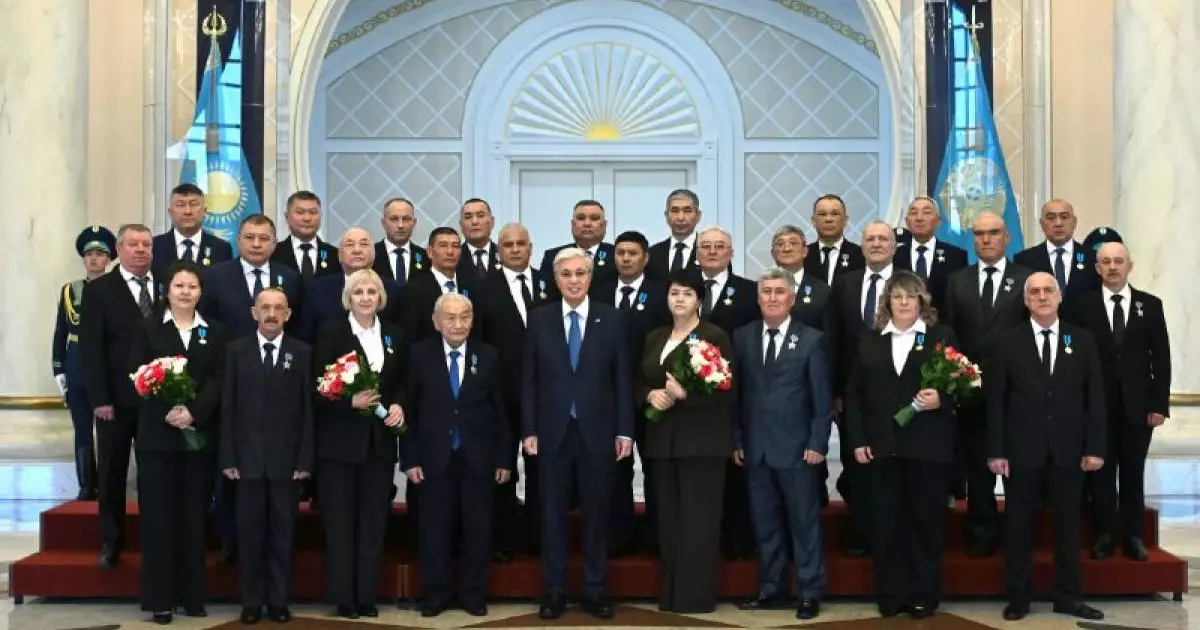  Президент энергетика саласын дамытуға үлес қосқан азаматтарды марапаттады 
