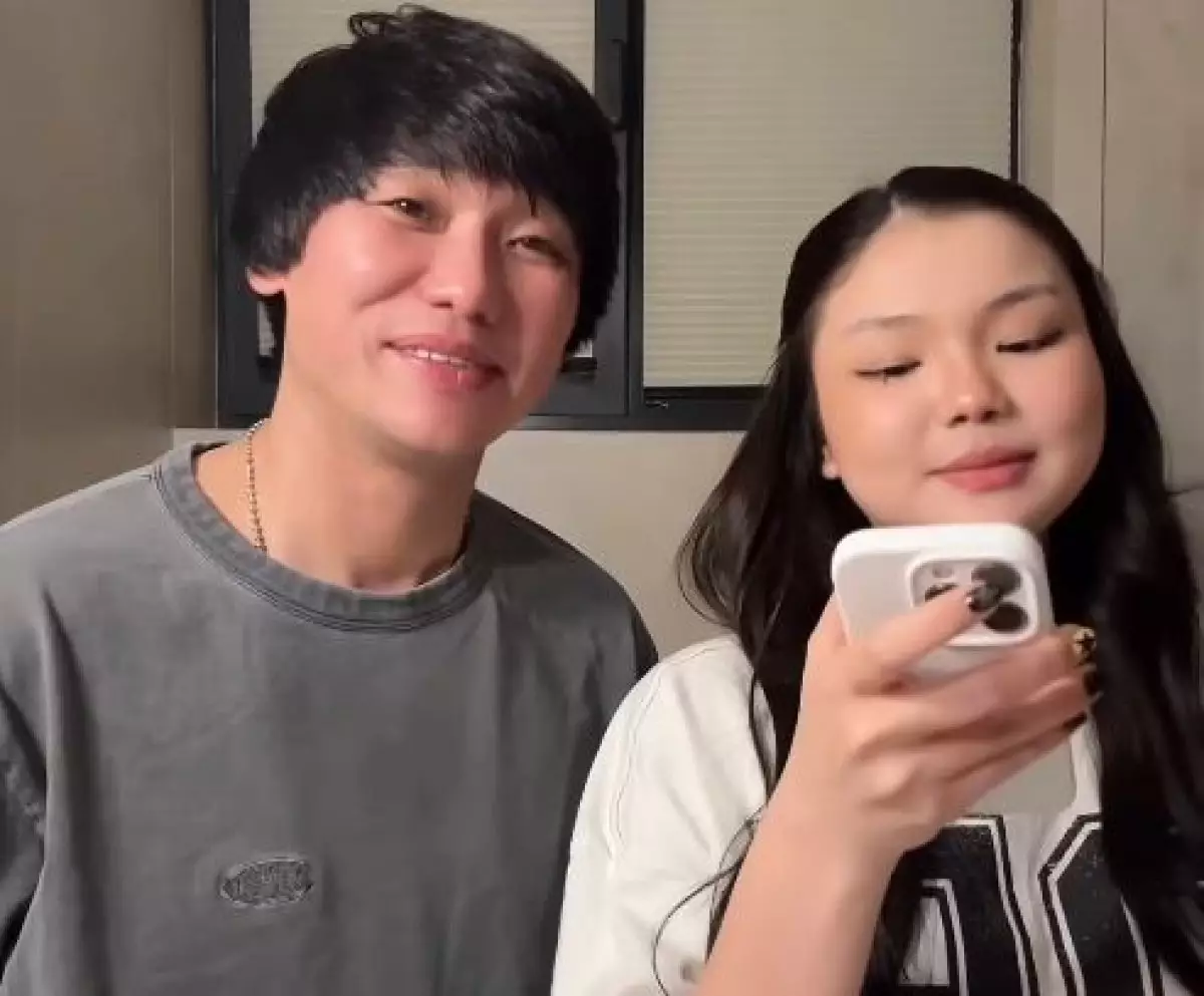 Кайрат Нуртас рассказал дочери, зачем носит очки (ВИДЕО)