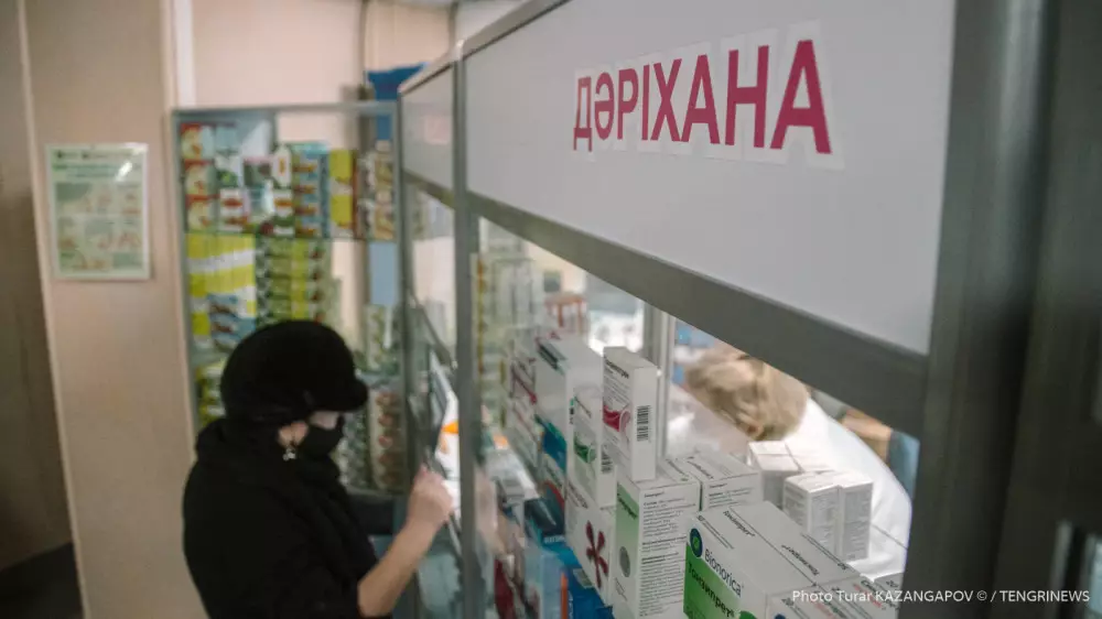 Депутат предложил разрешить тратить взносы ОСМС на лекарства