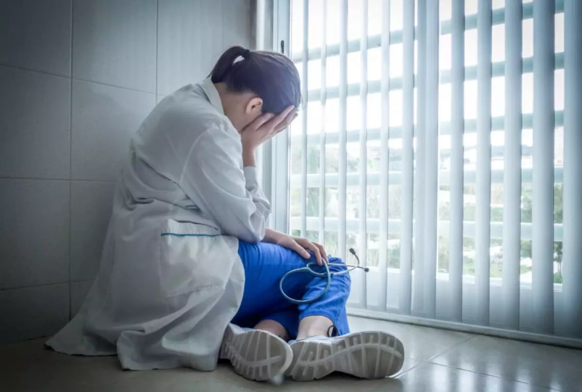 "Дәрігерге шабуыл - ұрланған өмір": Қазақстанда медицина қызметкерлерін қорғайтын заң қабылданды