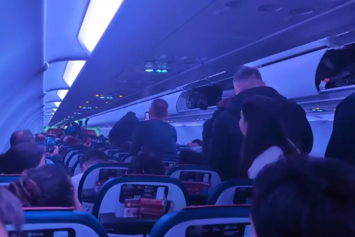 «Не все должно работать»: как пилот FlyArystan «успокоил» пассажиров самолета