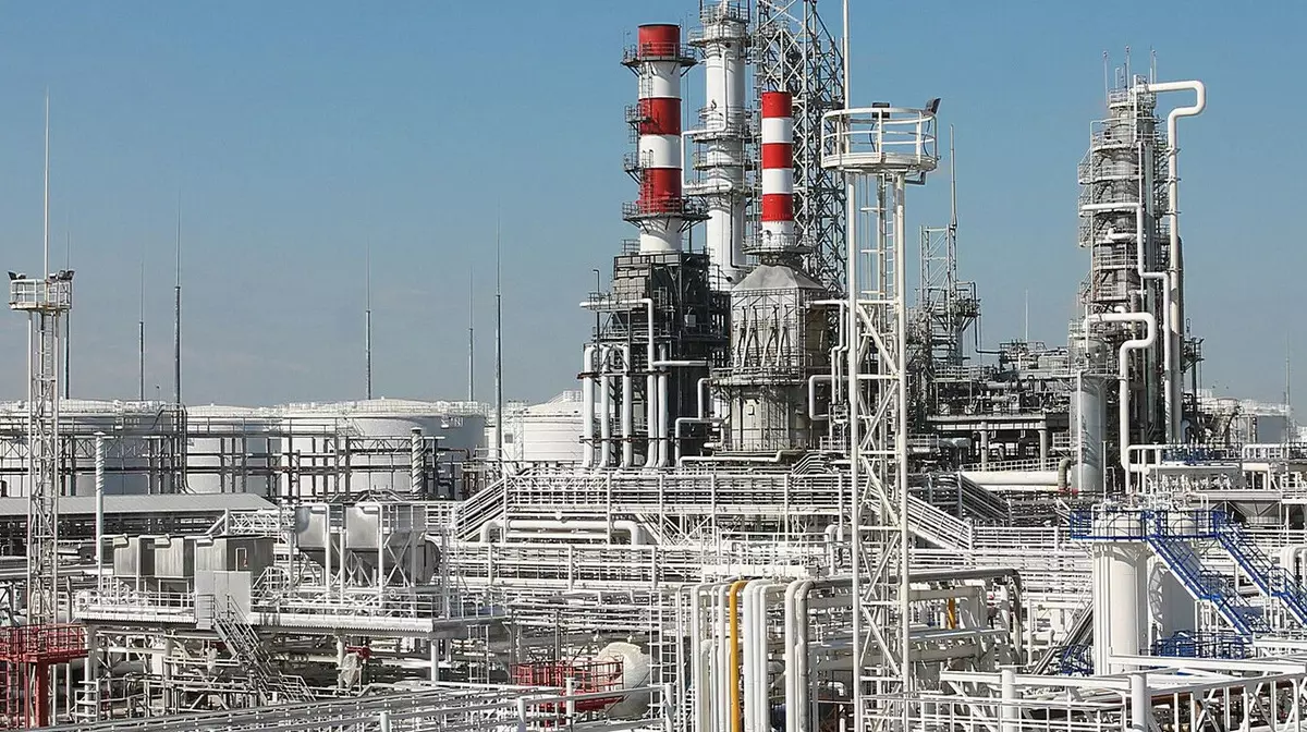 Украинские дроны атаковали НПЗ на Кубани и нефтебазу в Ростовской области