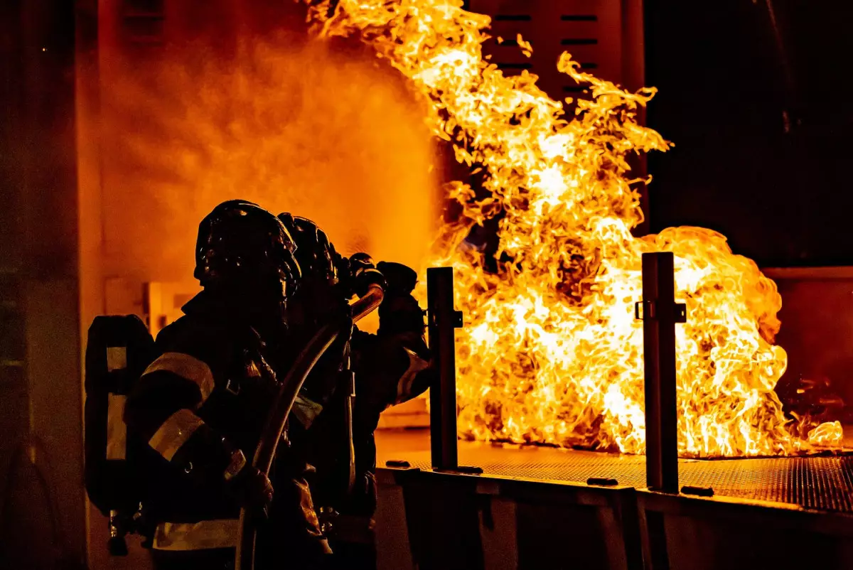 Газовый баллон взорвался при пожаре в гараже в Астане