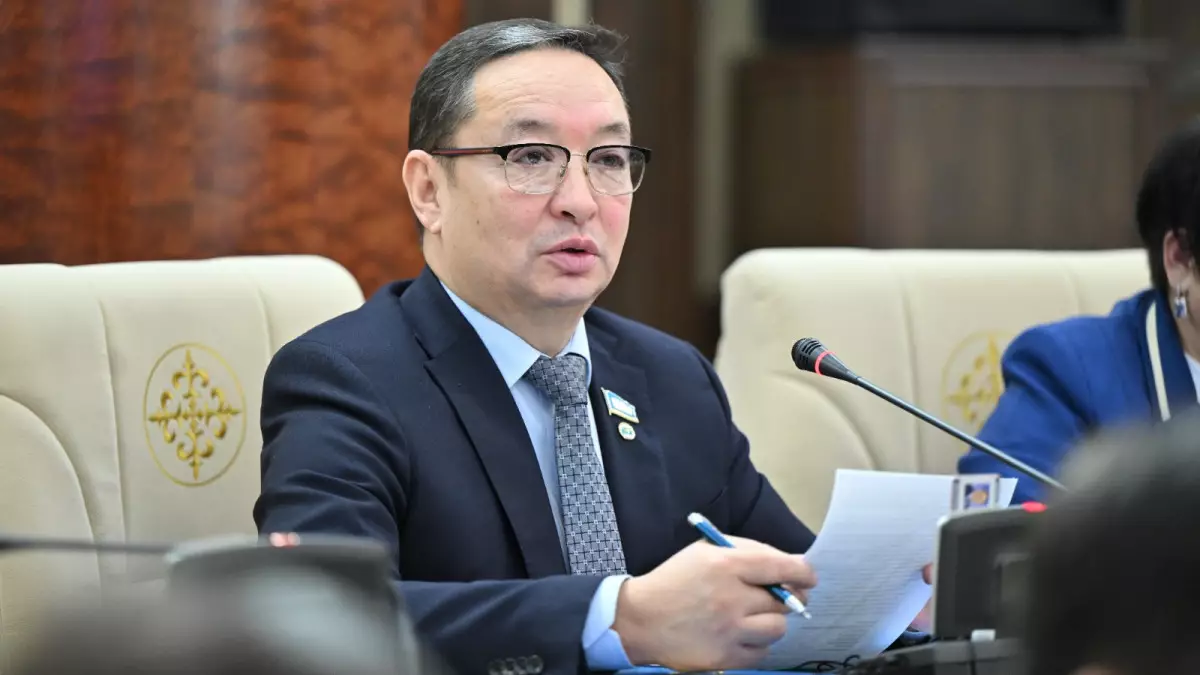 Депутат Өскемендегі автозауыттың өндірістік базасын қайта пайдалануды ұсынды