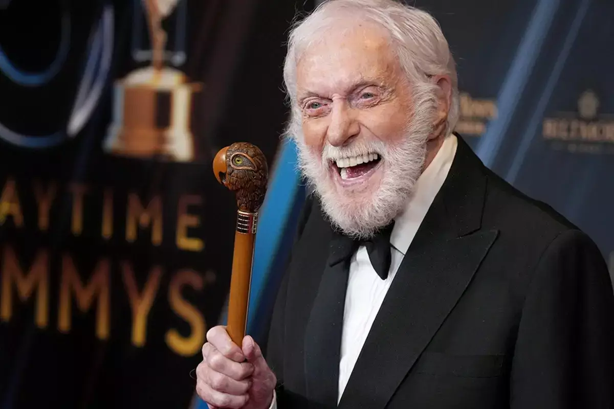 Секрет столетнего здоровья Дика Ван Дайка: алкоголь, сигареты и оптимизм - новости на Lada.kz 17.12.2025