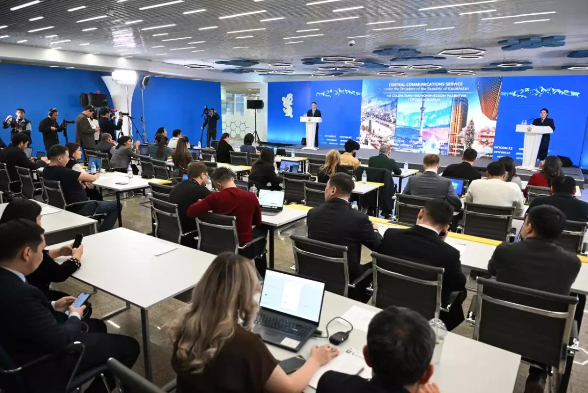 Дархан Сатыбалды: в Алматы ежегодно планируется обновлять не менее 130 км инженерных сетей