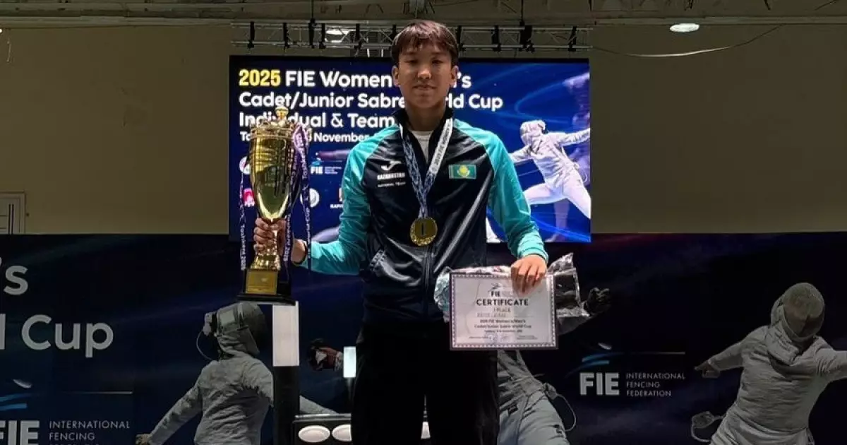   Айбар Қайым кадеттер арасындағы семсерлесуден Әлем кубогында жеңімпаз атанды   