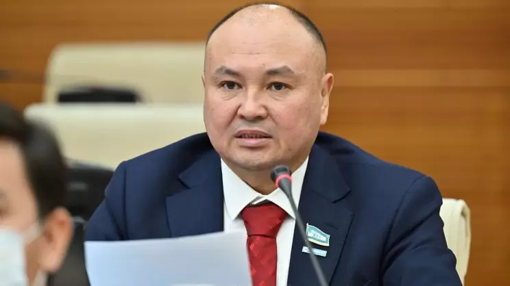 «Қажетсіз, келіссіз тақырып!» - Депутат Саиров рушылдықты дәріптейтін фильмдерді ауыр сынап тастады (ВИДЕО)