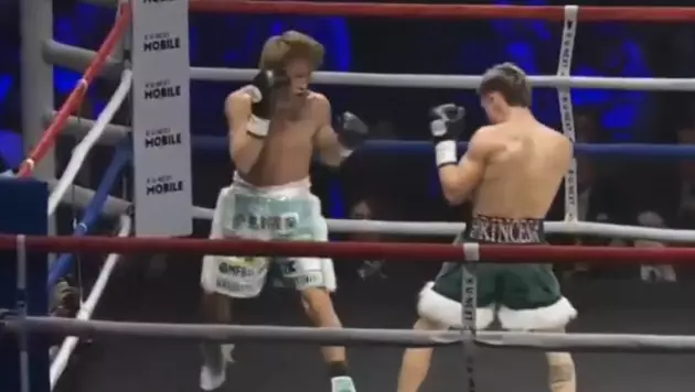 Страшным нокаутом завершился бой за титул чемпиона мира
