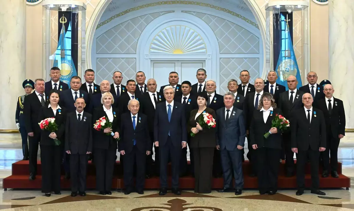 Глава государства наградил мангистауских энергетиков - новости на Lada.kz 17.12.2025