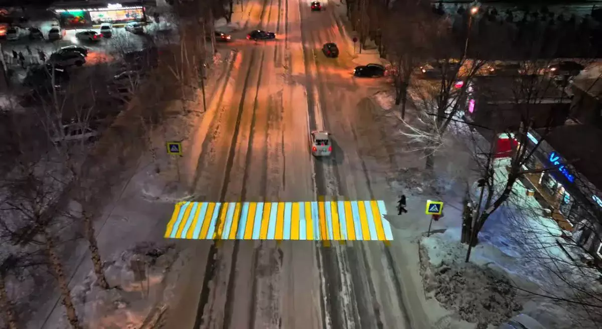 Светящийся переход: умную пешеходную полосу установили в Усть-Каменогорске