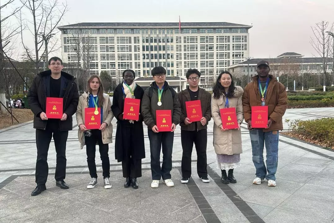 Казахстанский студент завоевал золото на международном чемпионате по ИИ