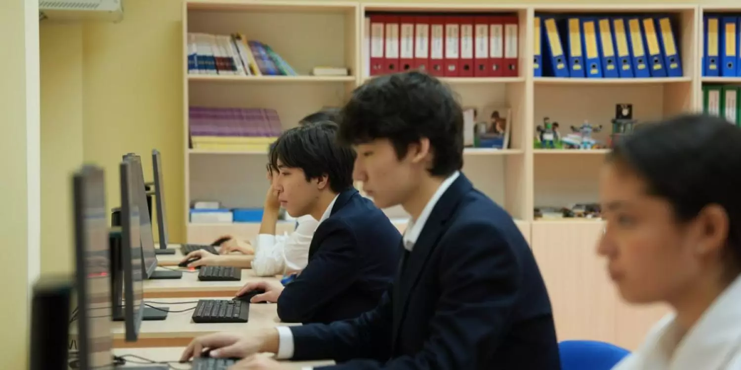 Қазақстанда 800 мыңнан астам оқушы «Qarzhy Saqshysy» ойынына қатысты