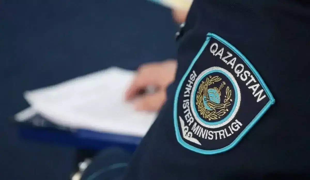 Полиция мереке күні көлігіне ту ілгендерге басқа себеппен айыппұл салынғанын мәлімдеді