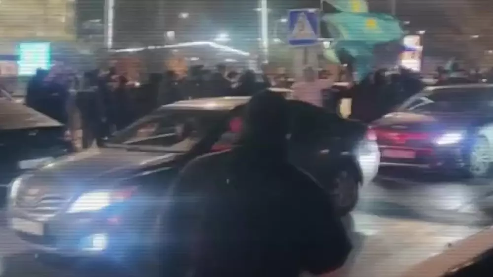 Остановка авто, украшенных в честь Дня Независимости: МВД проведет проверку